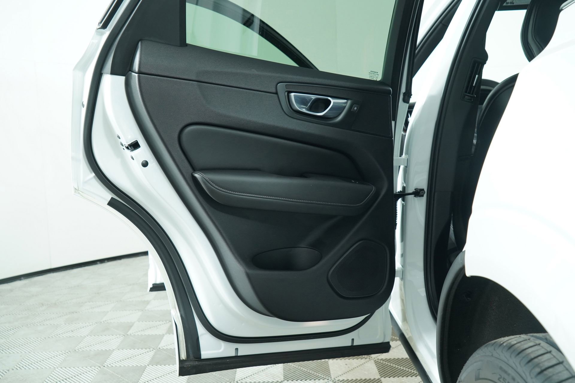 Used 2020 Volvo XC60 T6 Inscription w/ Protection Package Premier image 24