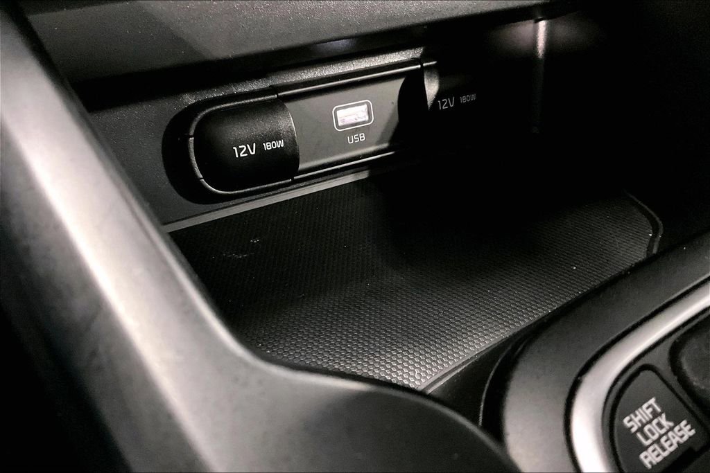 Used 2025 Kia Soul LX FWD image 30