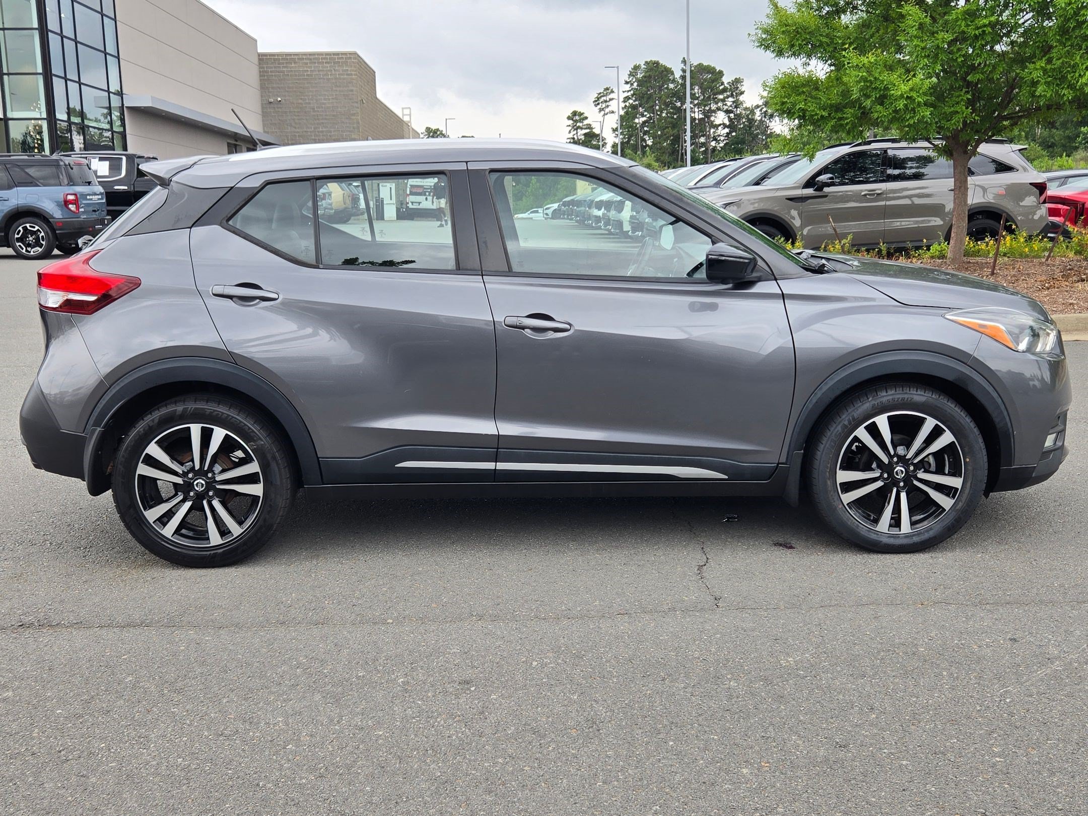 Used 2019 Nissan Kicks SR w/ SR Premium Package FWD image 8