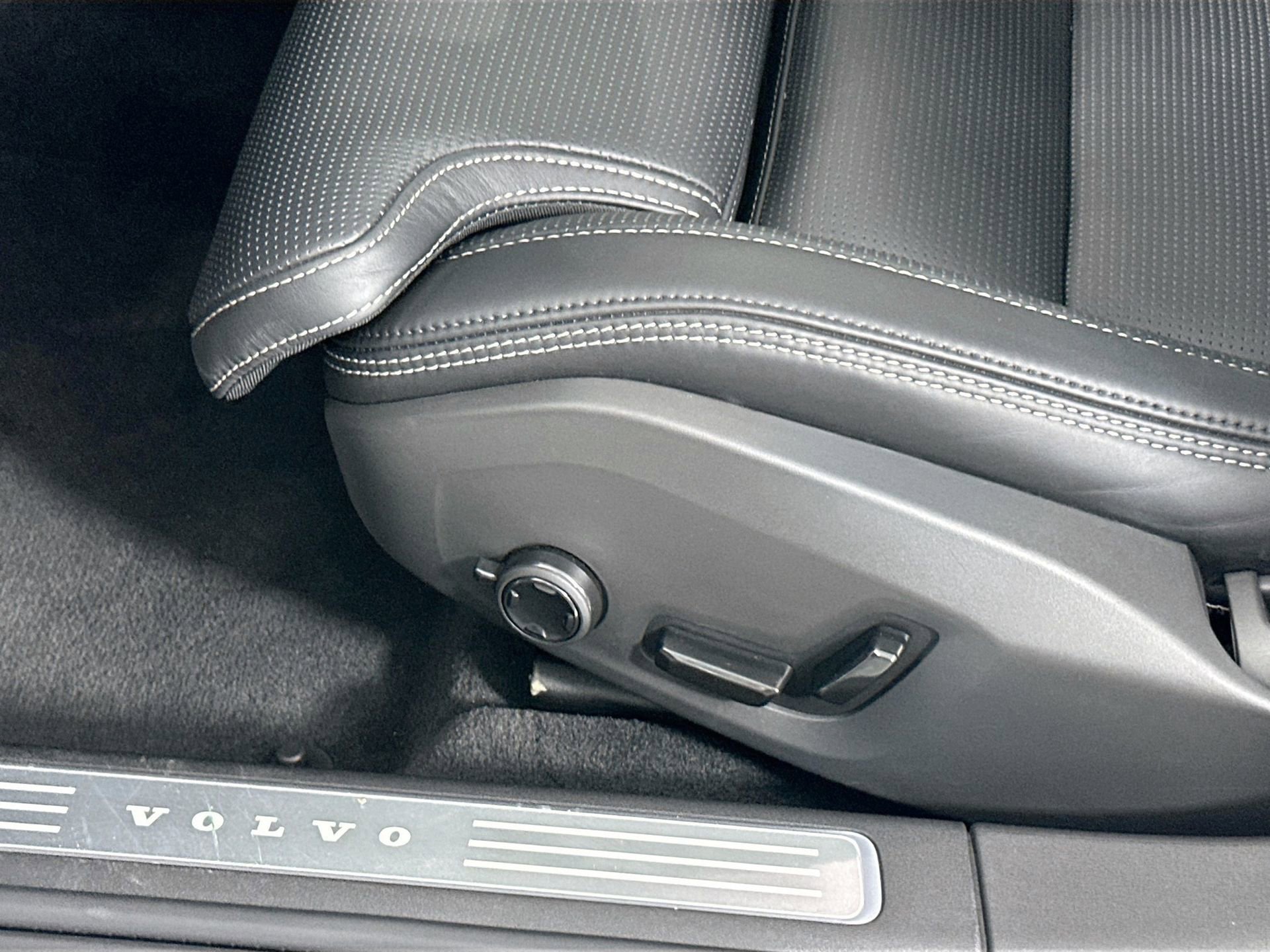 New 2025 Volvo S90 T8 Ultra image 19