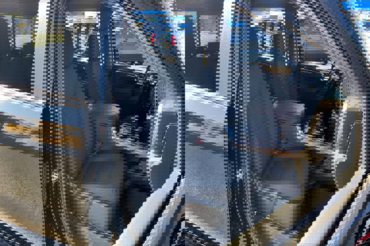 Used 2024 Chevrolet Silverado 1500 LT Trail Boss w/ Convenience Package II image 9