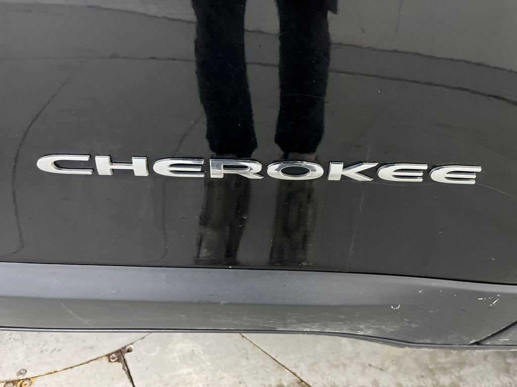 Used 2019 Jeep Cherokee Latitude w/ Popular Appearance Group image 54