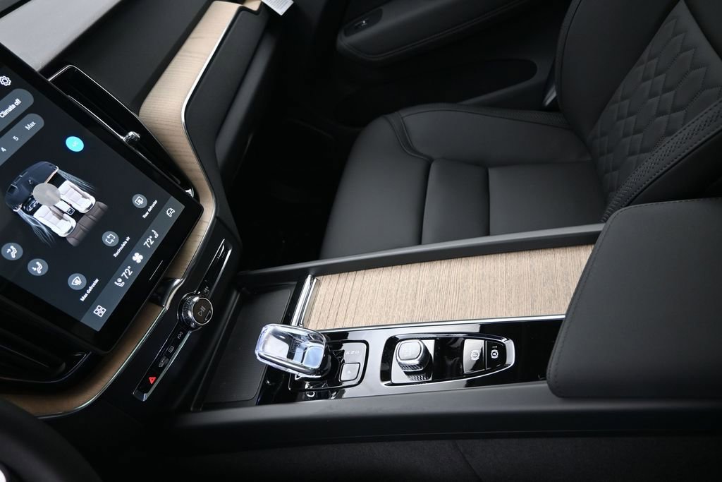 New 2026 Volvo XC60 T8 Plus w/ Climate Package AWD/4WD image 16