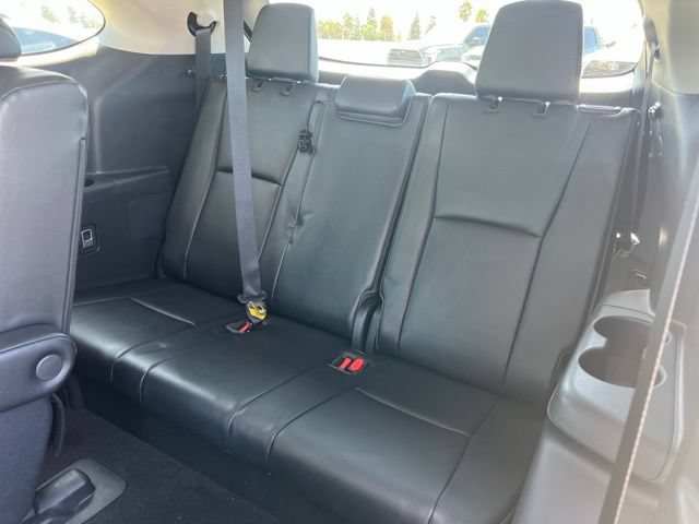 Certified 2023 Toyota Highlander XLE FWD image 13