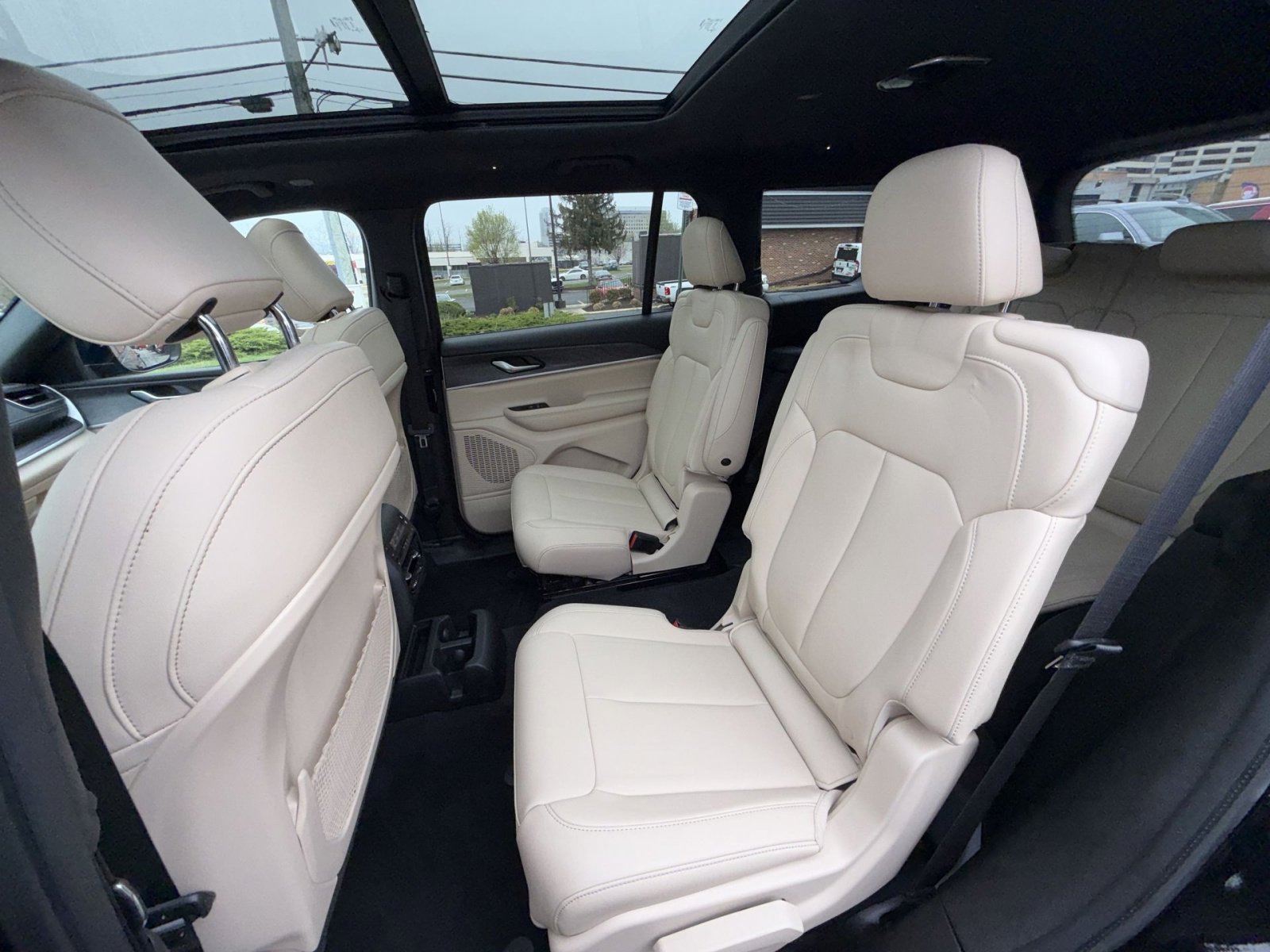 Used 2023 Jeep Grand Cherokee L Limited image 25