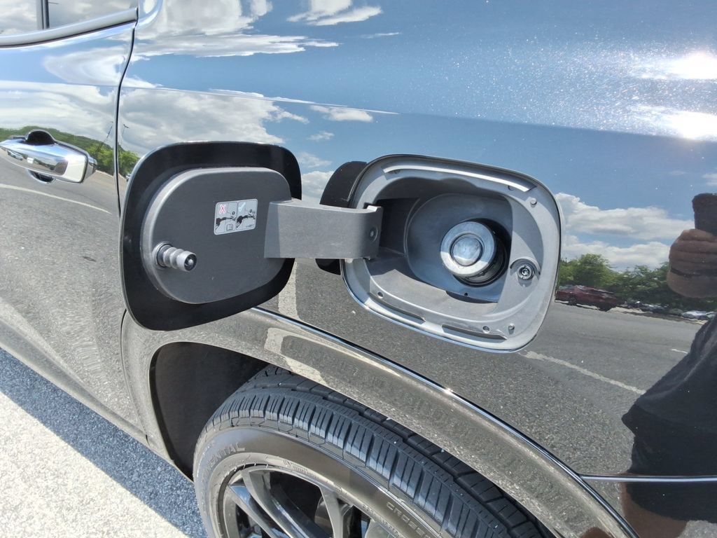 Certified 2025 Chevrolet Traverse High Country FWD image 12