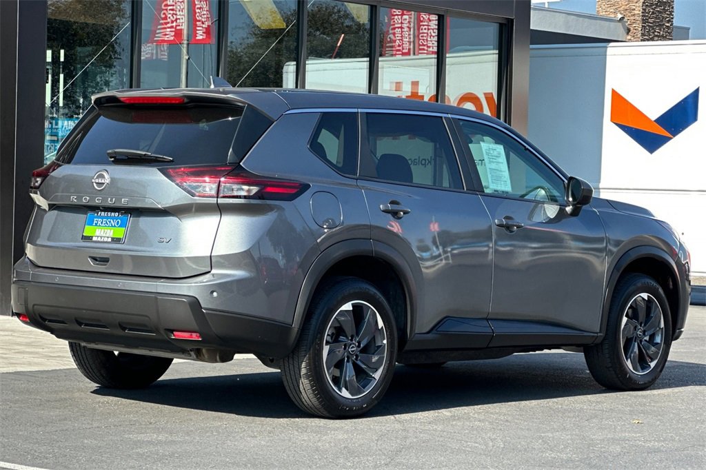 Used 2024 Nissan Rogue SV image 6