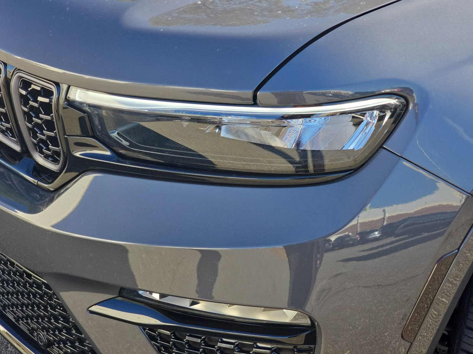 Used 2025 Jeep Grand Cherokee Summit w/ Obsidian Package image 39