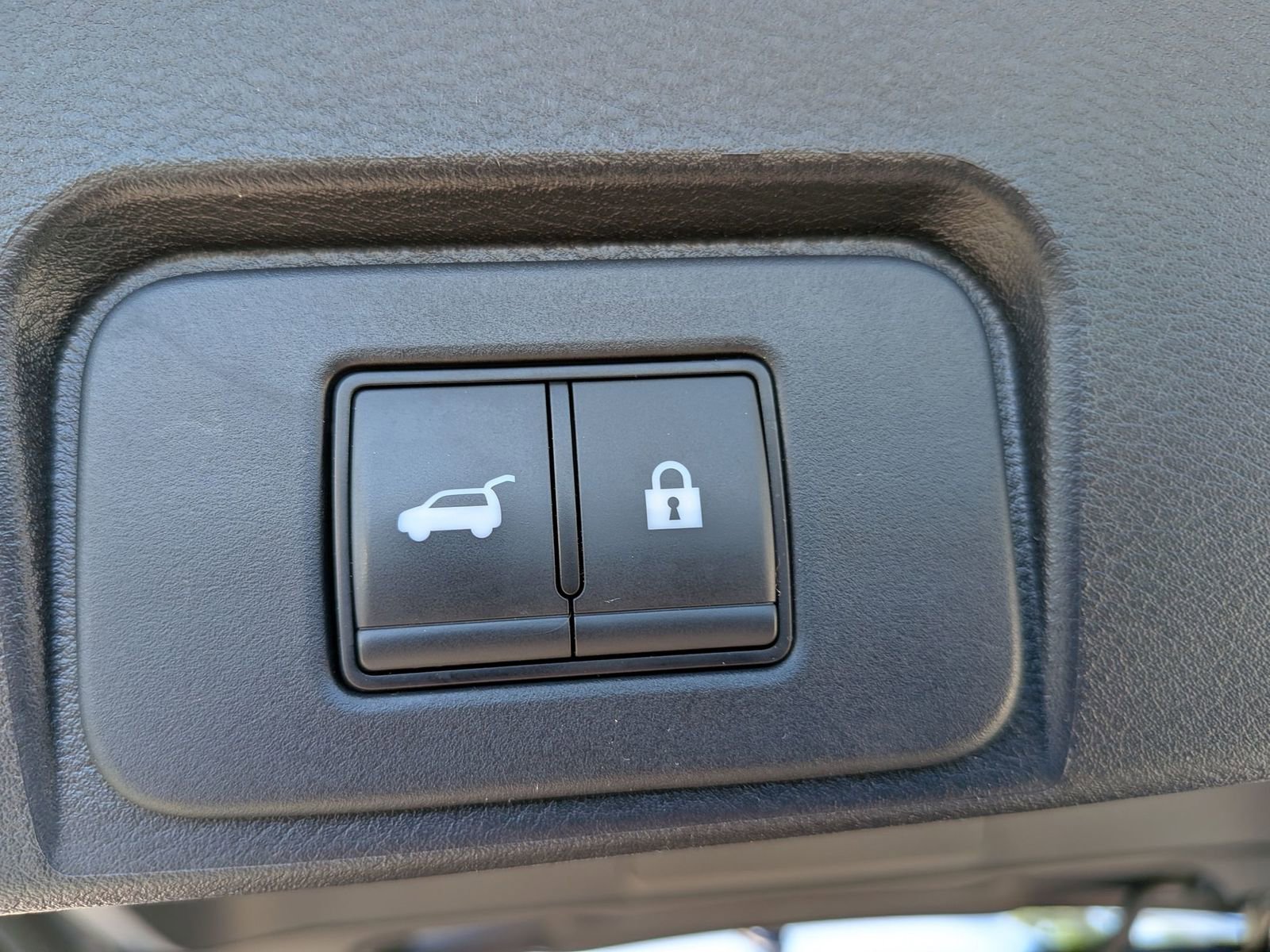 Used 2024 Nissan Rogue SV FWD image 32