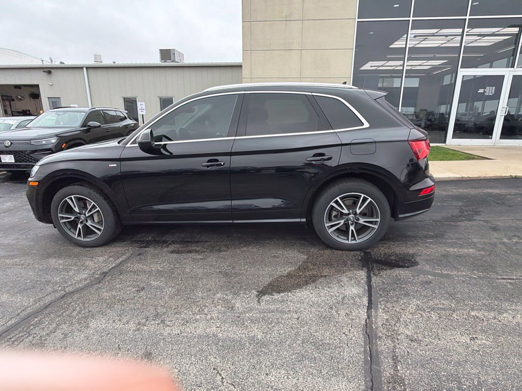Used 2020 Audi Q5 e Premium w/ Convenience Package AWD/4WD image 2