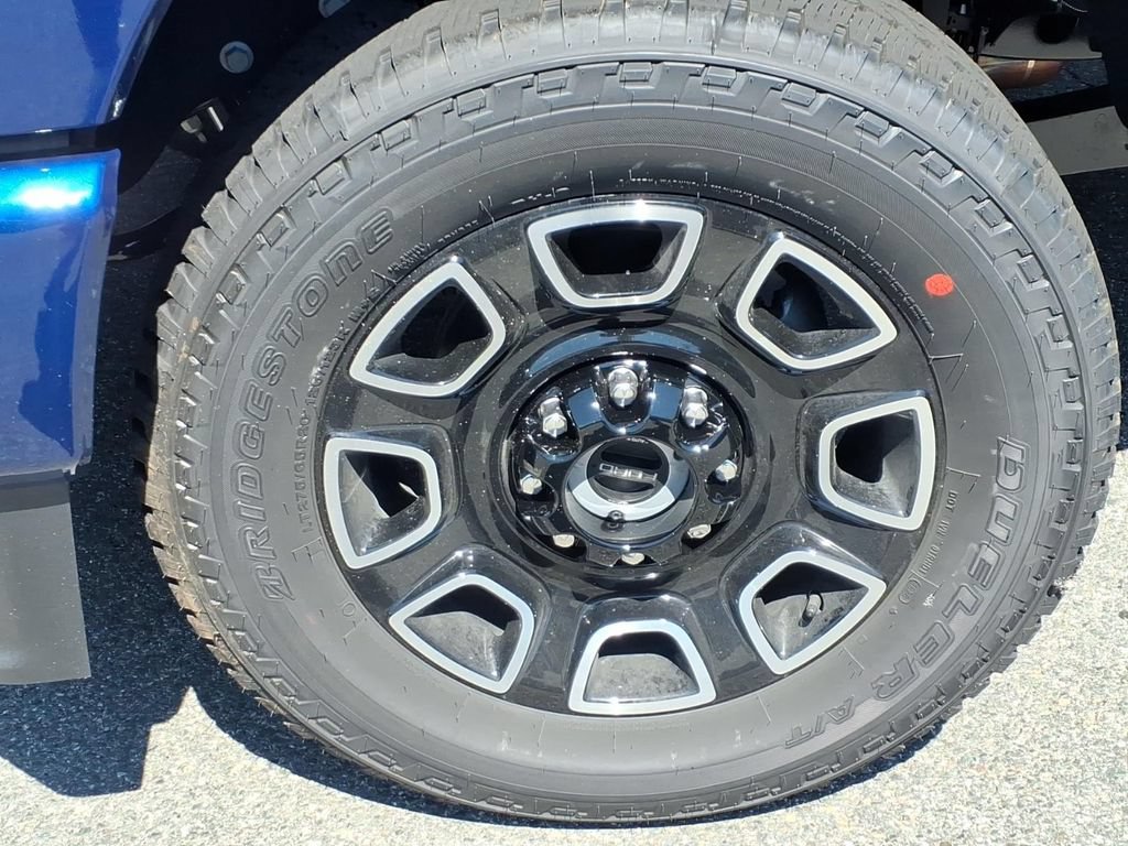 New 2026 Ford F250 Platinum w/ FX4 Off-Road Package AWD/4WD image 9