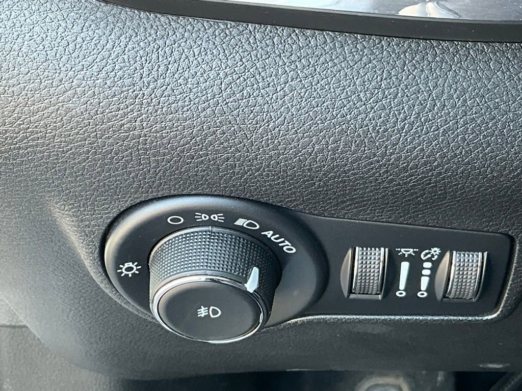 Used 2022 Jeep Compass Limited w/ Sun and Sound Group AWD/4WD image 17