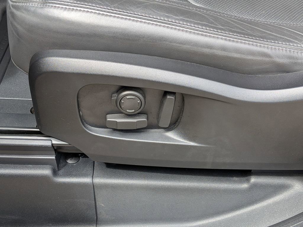 Used 2023 Land Rover Defender 90 S image 16