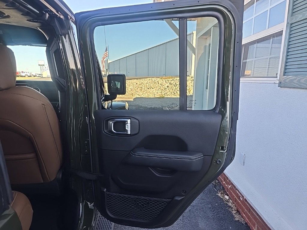 Used 2023 Jeep Wrangler Unlimited Sahara w/ Cold Weather Group image 19