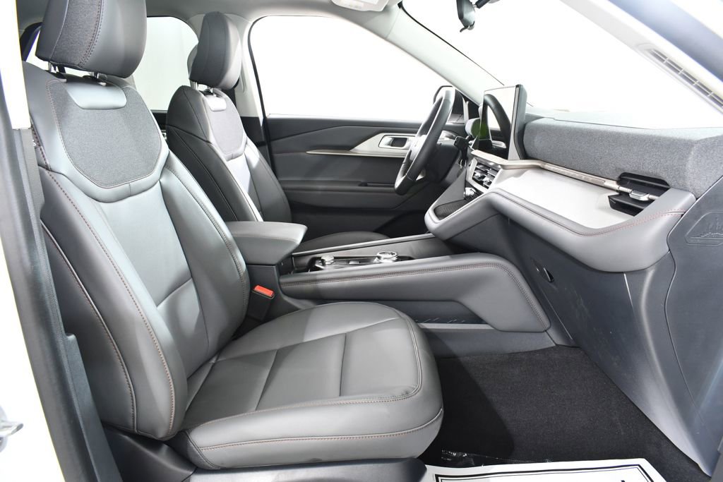 New 2026 Ford Explorer Active image 10