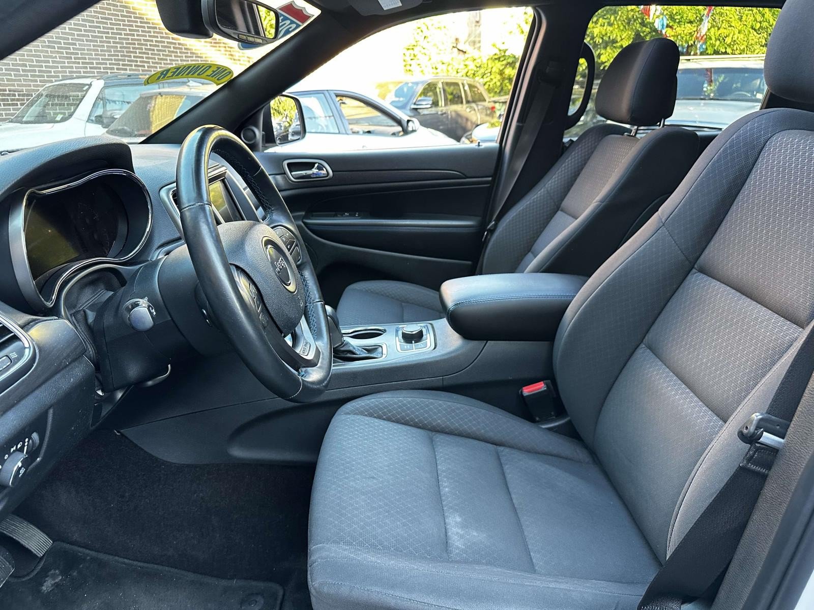 Used 2018 Jeep Grand Cherokee Laredo AWD/4WD image 19