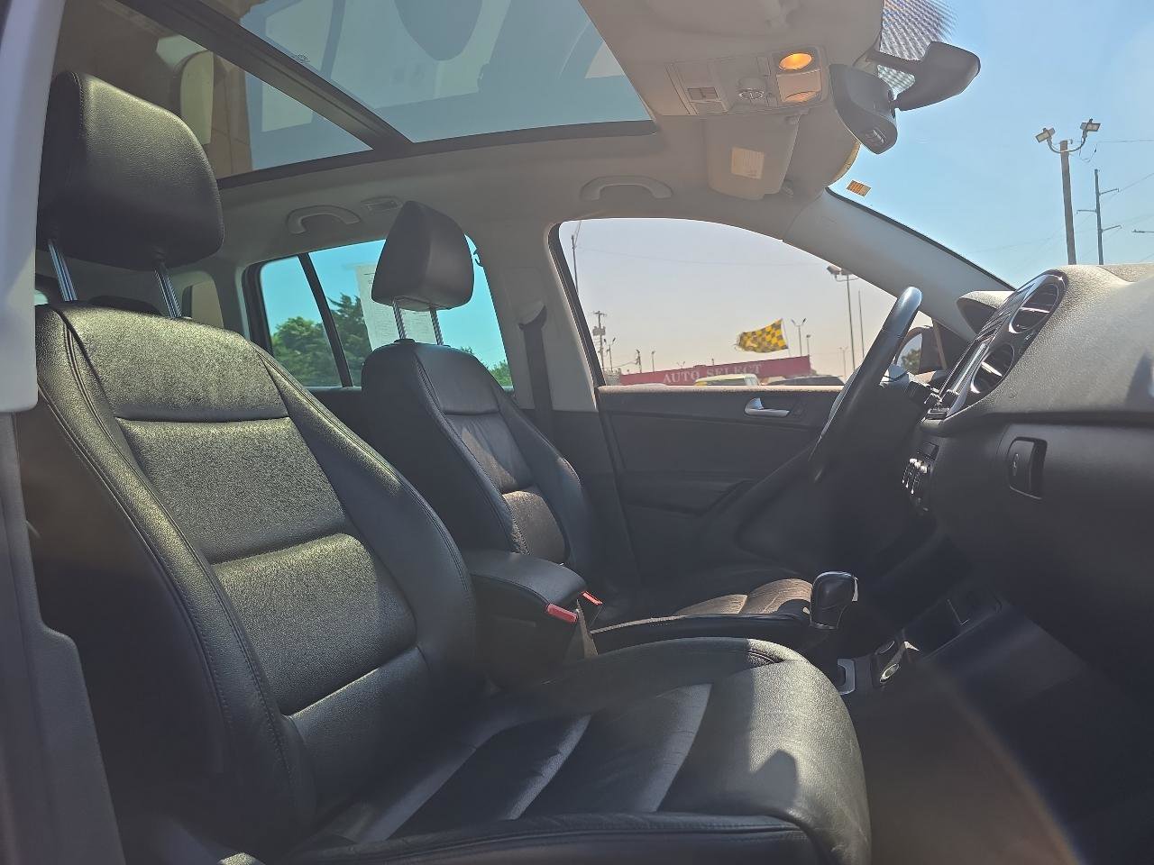 Used 2017 Volkswagen Tiguan Sport FWD image 21