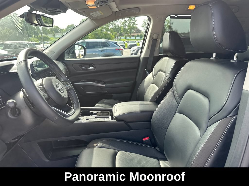 Used 2025 Nissan Pathfinder SL w/ SL Premium Package FWD image 14