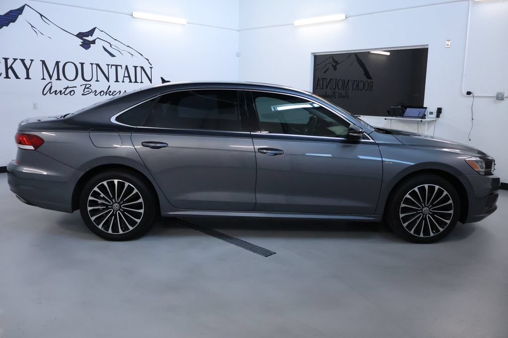Used 2022 Volkswagen Passat 2.0T FWD image 8
