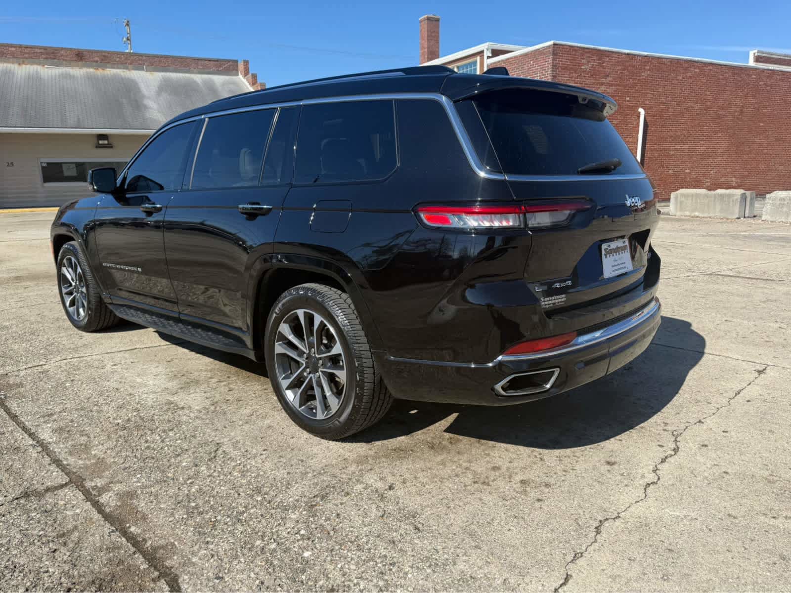 Used 2021 Jeep Grand Cherokee L Overland w/ Luxury Tech Group IV AWD/4WD image 3