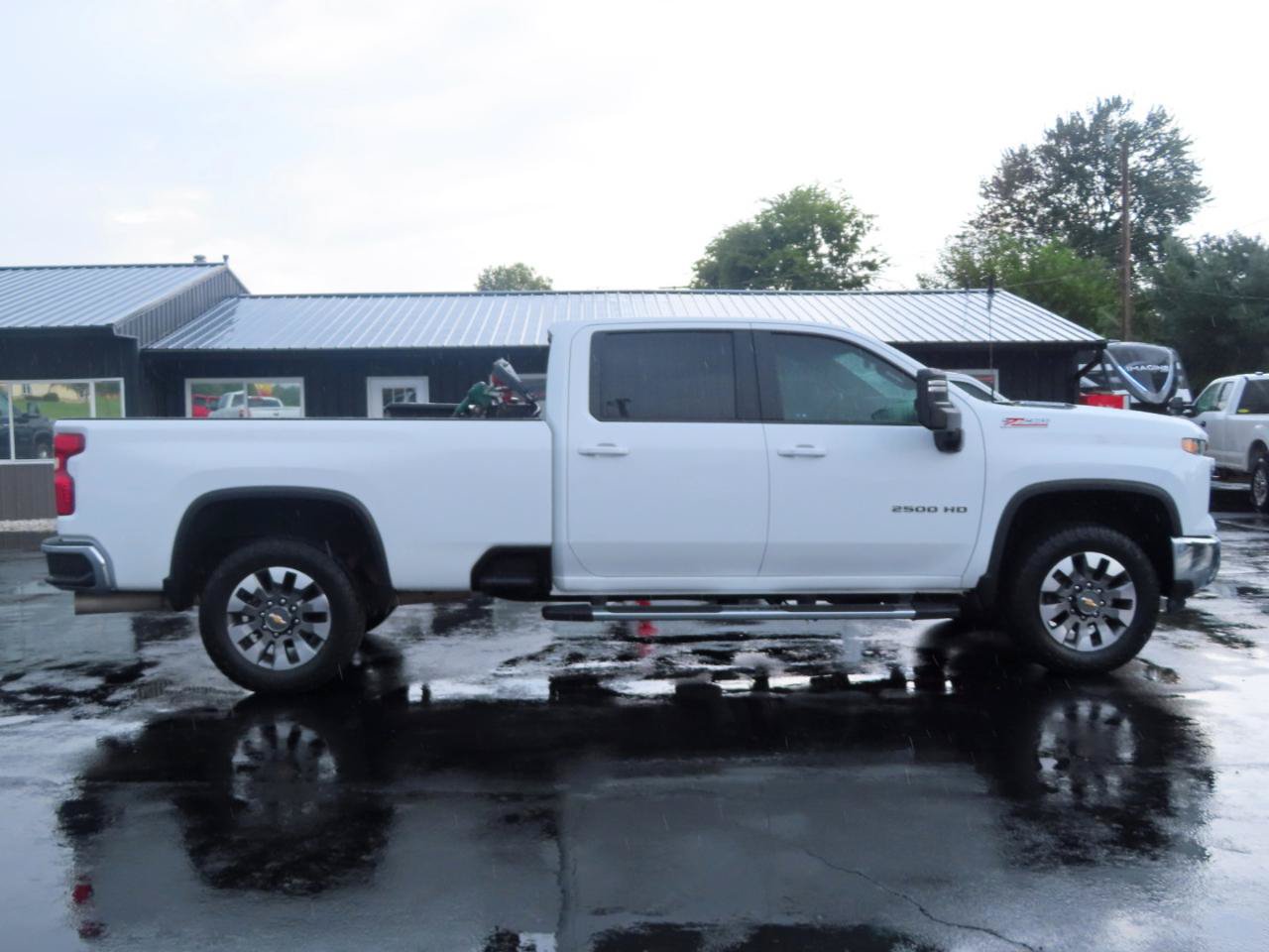 Used 2024 Chevrolet Silverado 2500 LT AWD/4WD image 7