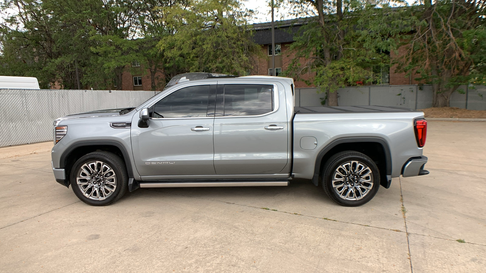 Used 2025 GMC Sierra 1500 Denali Ultimate AWD/4WD image 2