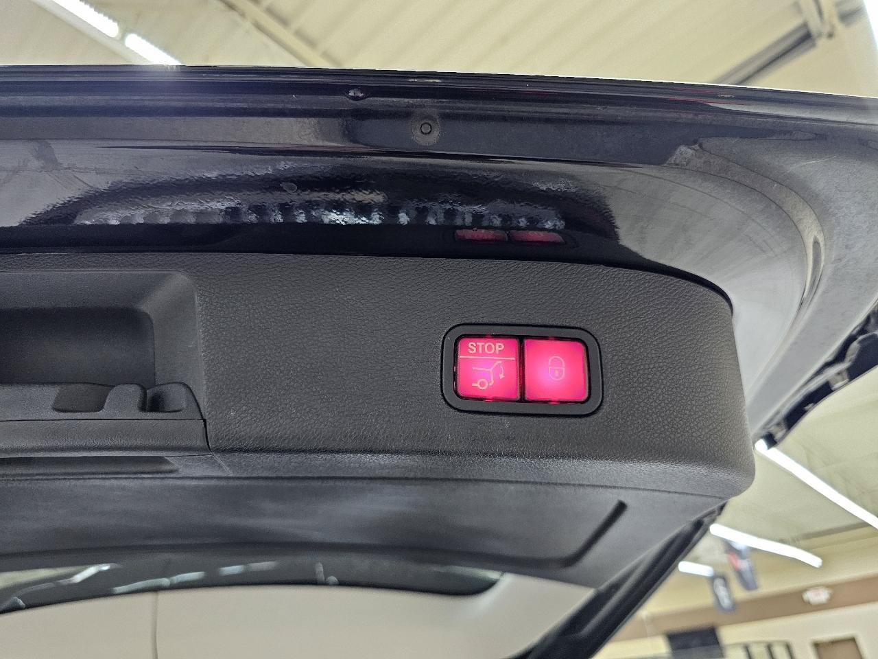 Used 2015 Mercedes-Benz GL 450 4MATIC w/ Appearance Package image 16