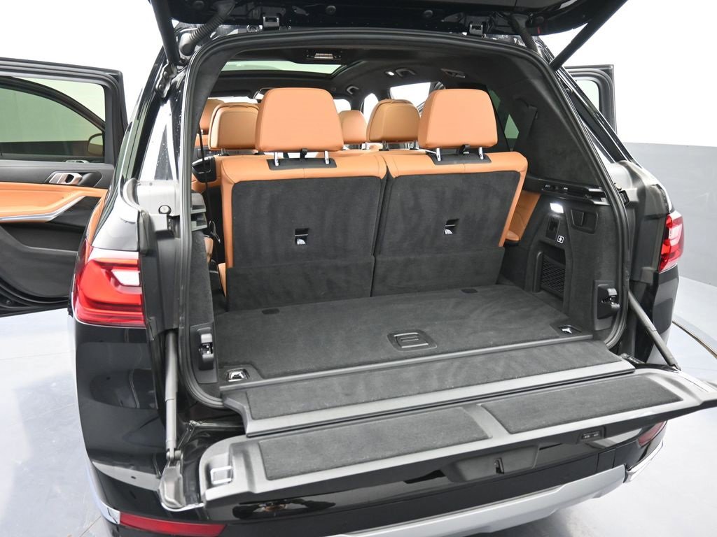 Used 2022 BMW X7 xDrive40i w/ Cold Weather Package image 18