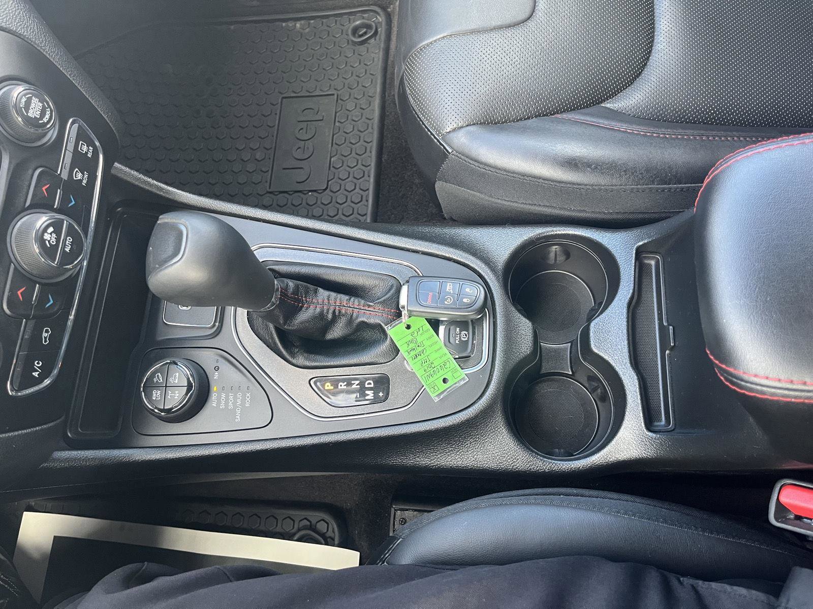 Used 2019 Jeep Cherokee Trailhawk image 24