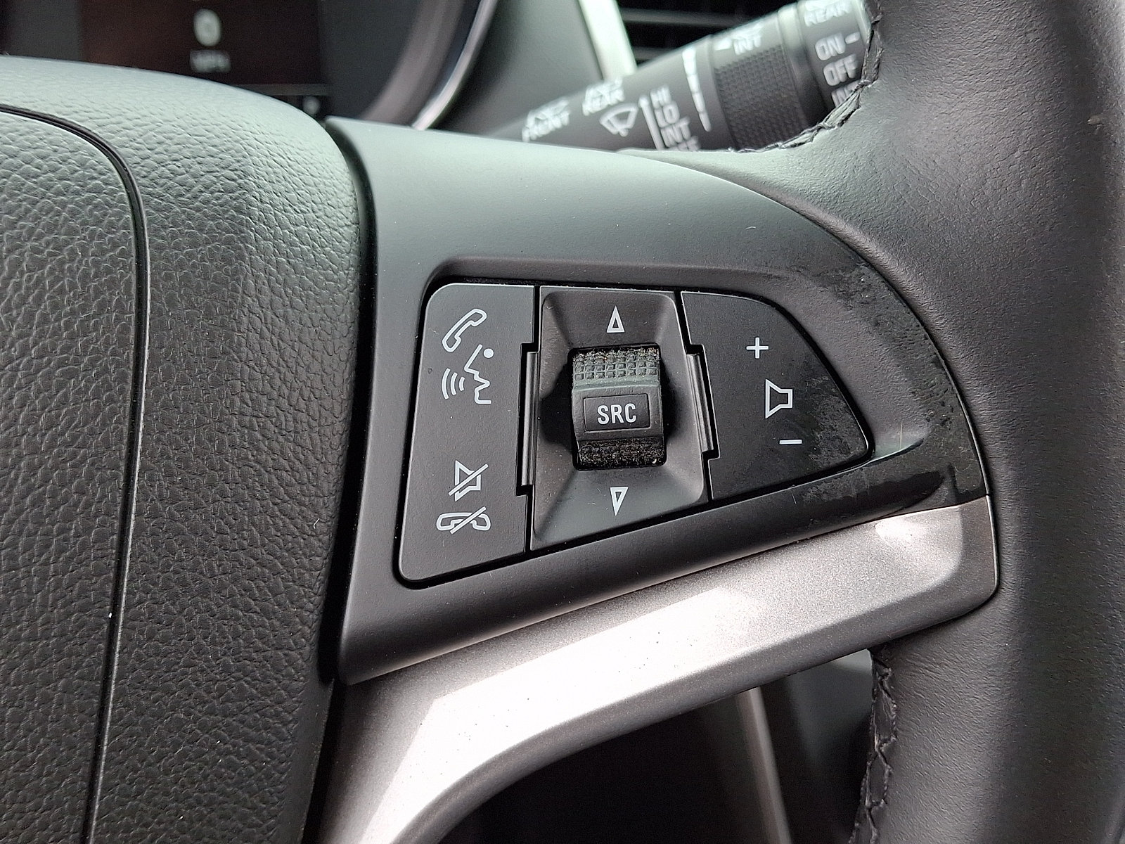 Used 2019 Chevrolet Trax LT w/ LT Convenience Package AWD/4WD image 28