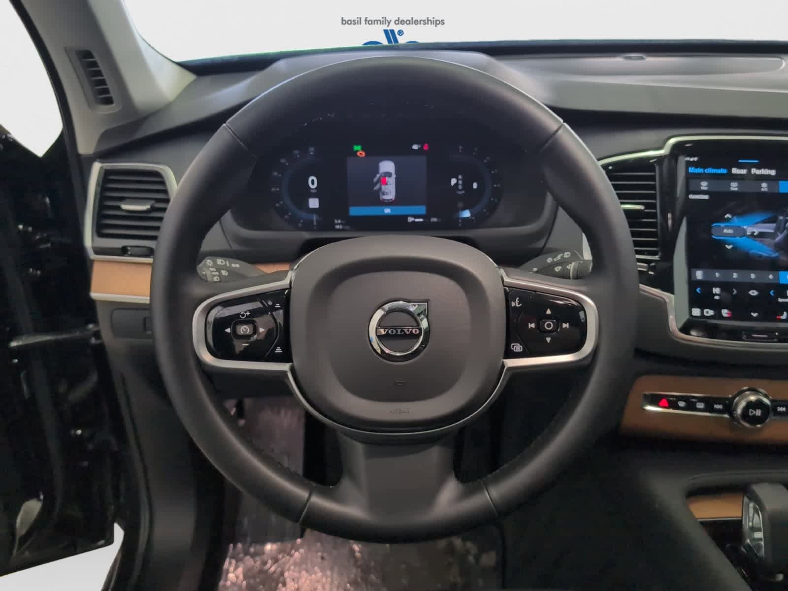 Used 2025 Volvo XC90 B6 Plus image 12