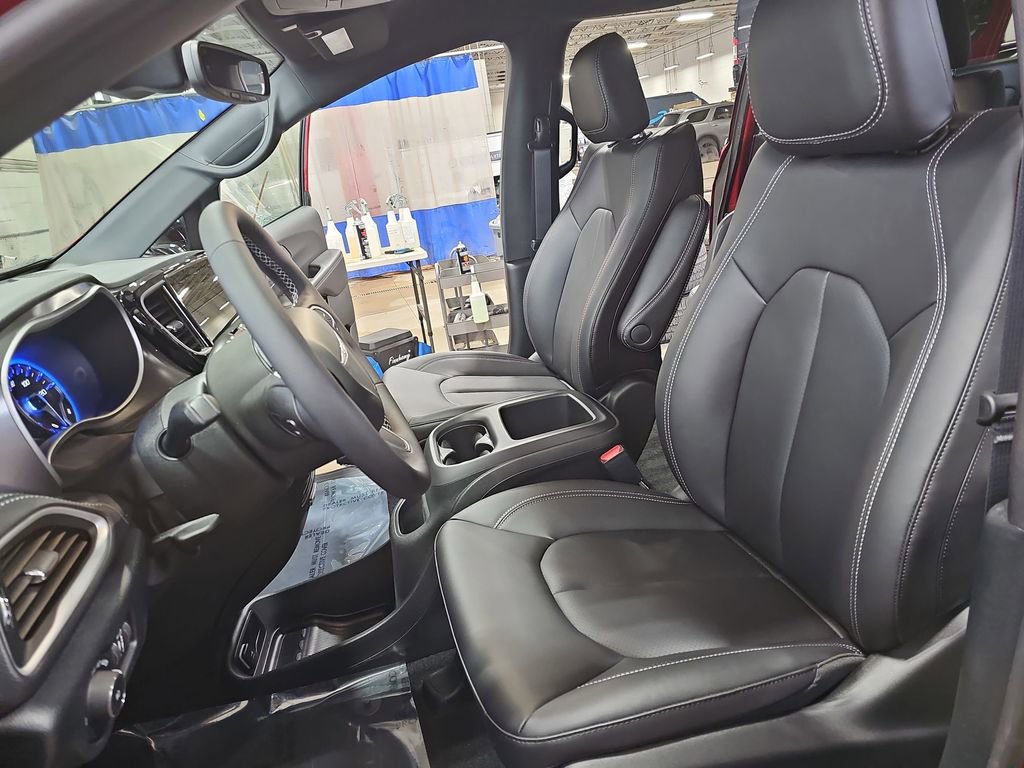 New 2026 Chrysler Pacifica Select image 17