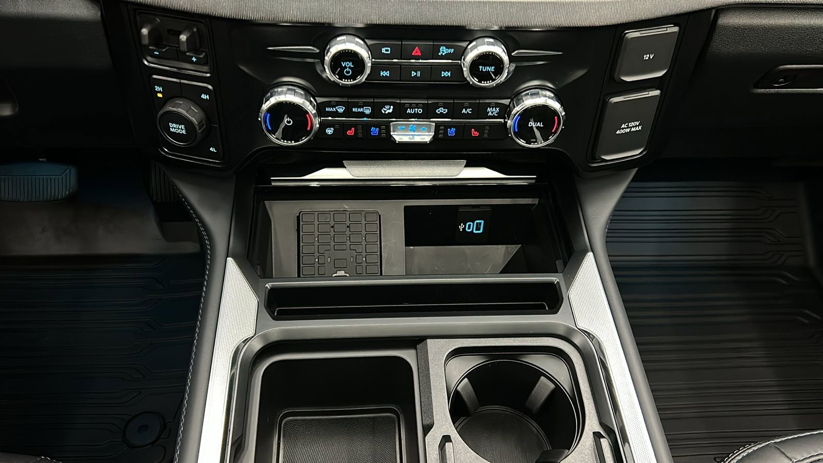 Used 2025 Ford F450 Platinum w/ FX4 Off-Road Package image 25