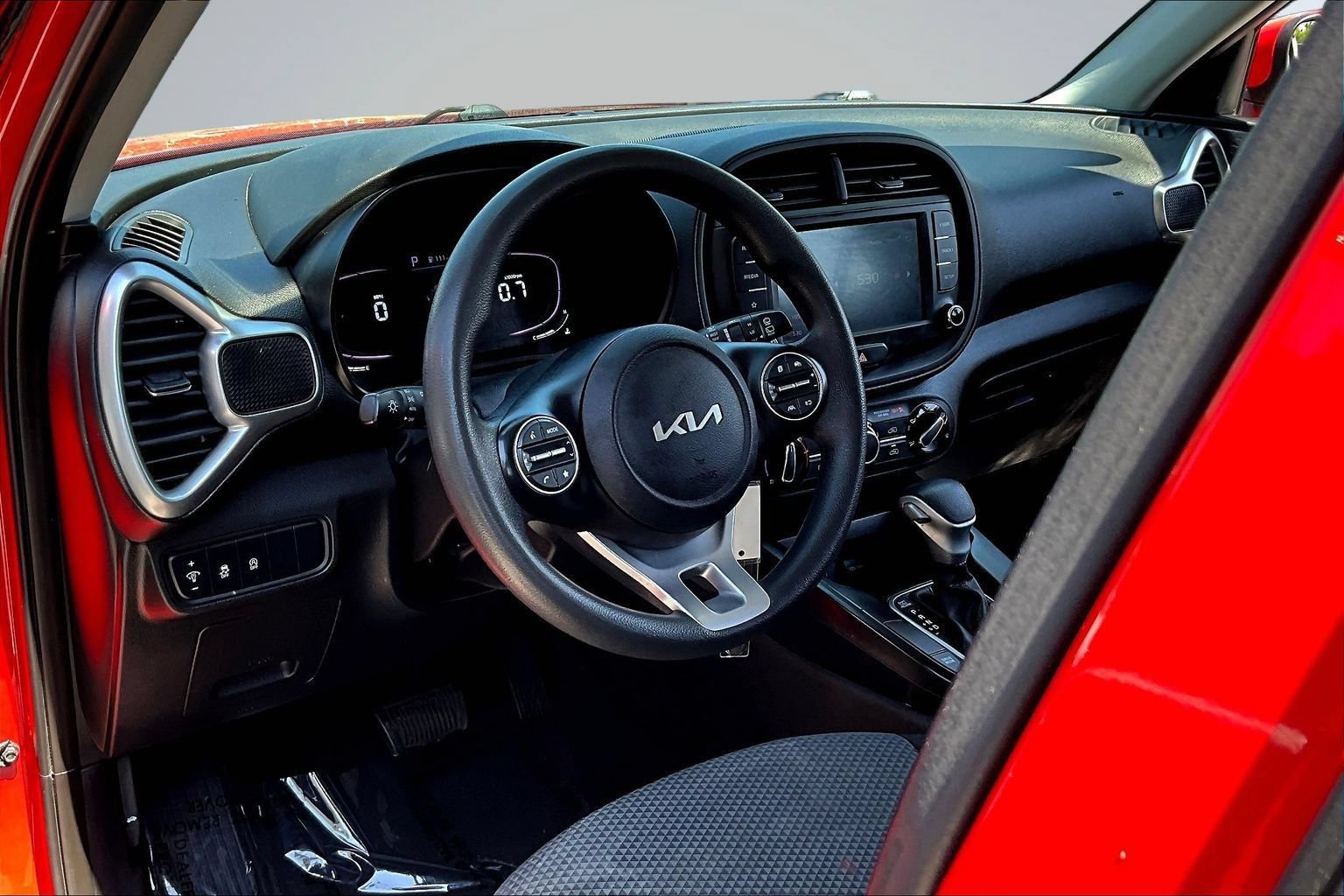 Used 2023 Kia Soul LX w/ LX Technology Package FWD image 18