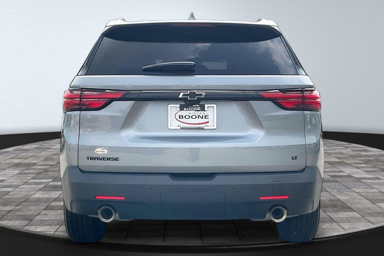 Used 2023 Chevrolet Traverse LT FWD image 4