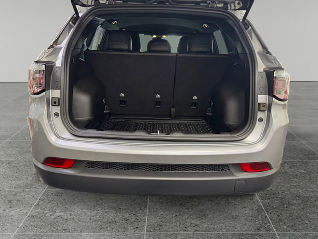 Used 2023 Jeep Compass Latitude image 13