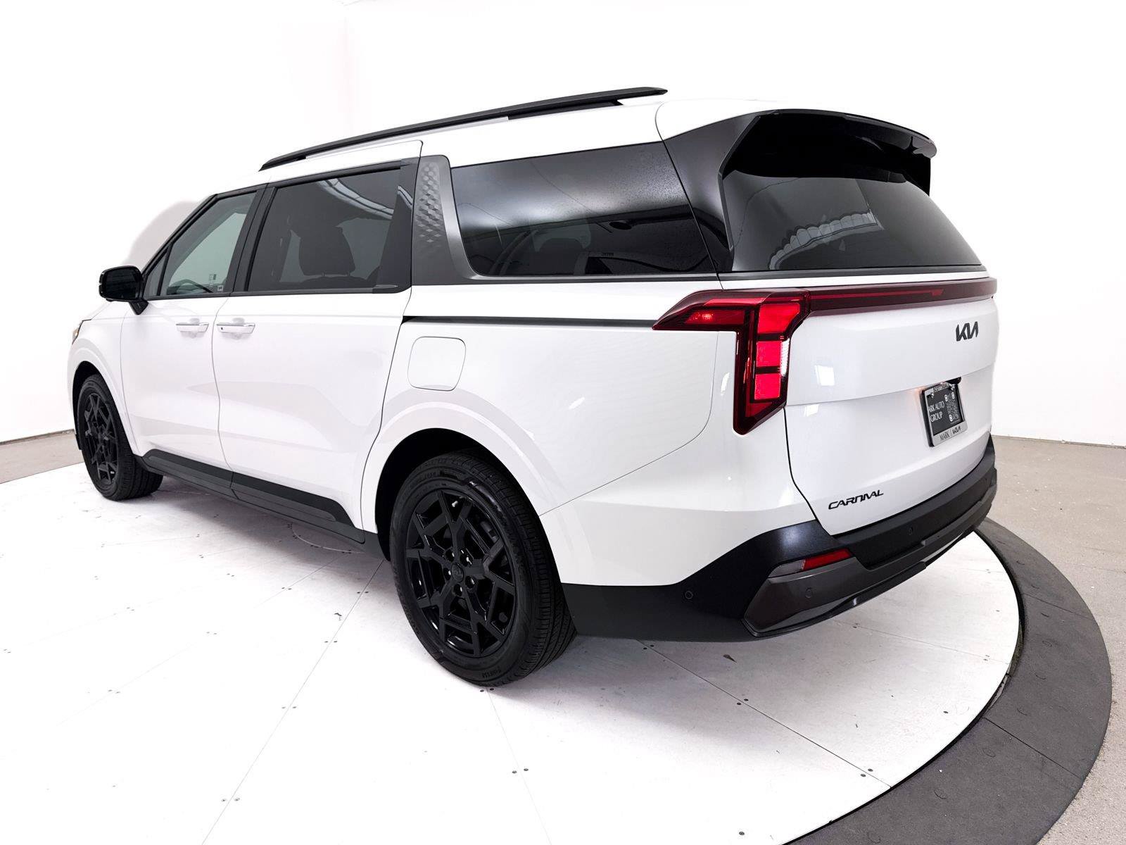 Certified 2025 Kia Carnival SX w/ SX Dark Edition Package FWD image 19