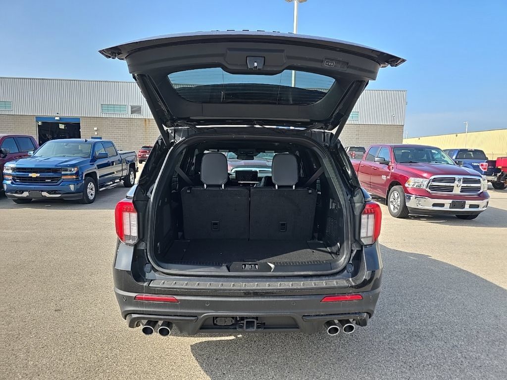 Used 2025 Ford Explorer ST AWD/4WD image 6