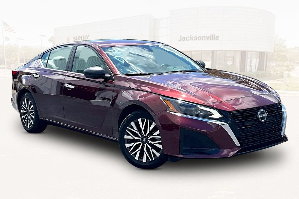 Used 2025 Nissan Altima 2.5 SV FWD image 3