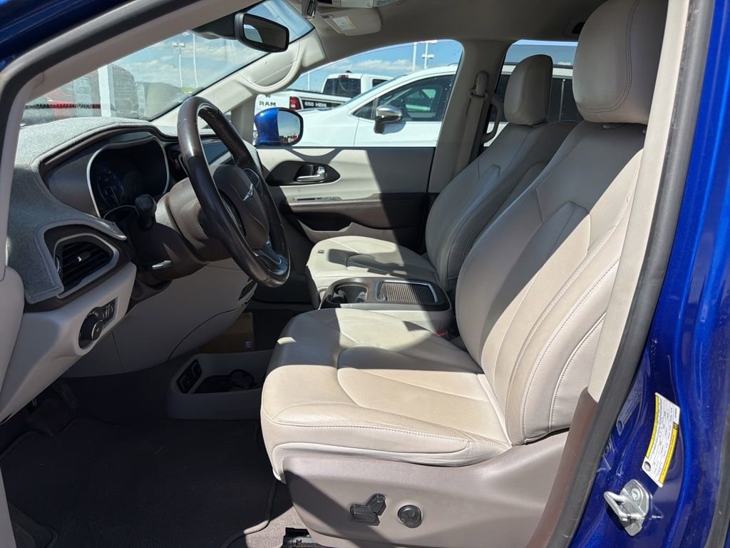 Used 2020 Chrysler Pacifica Touring-L Plus FWD image 2