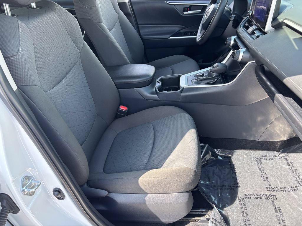 Used 2025 Toyota RAV4 XLE AWD/4WD image 35