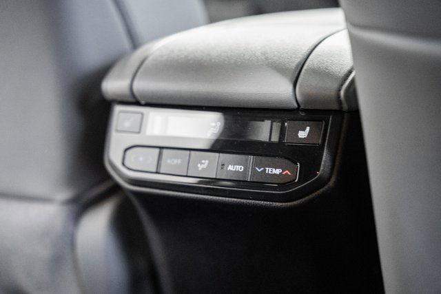 New 2025 Toyota Highlander Platinum image 35