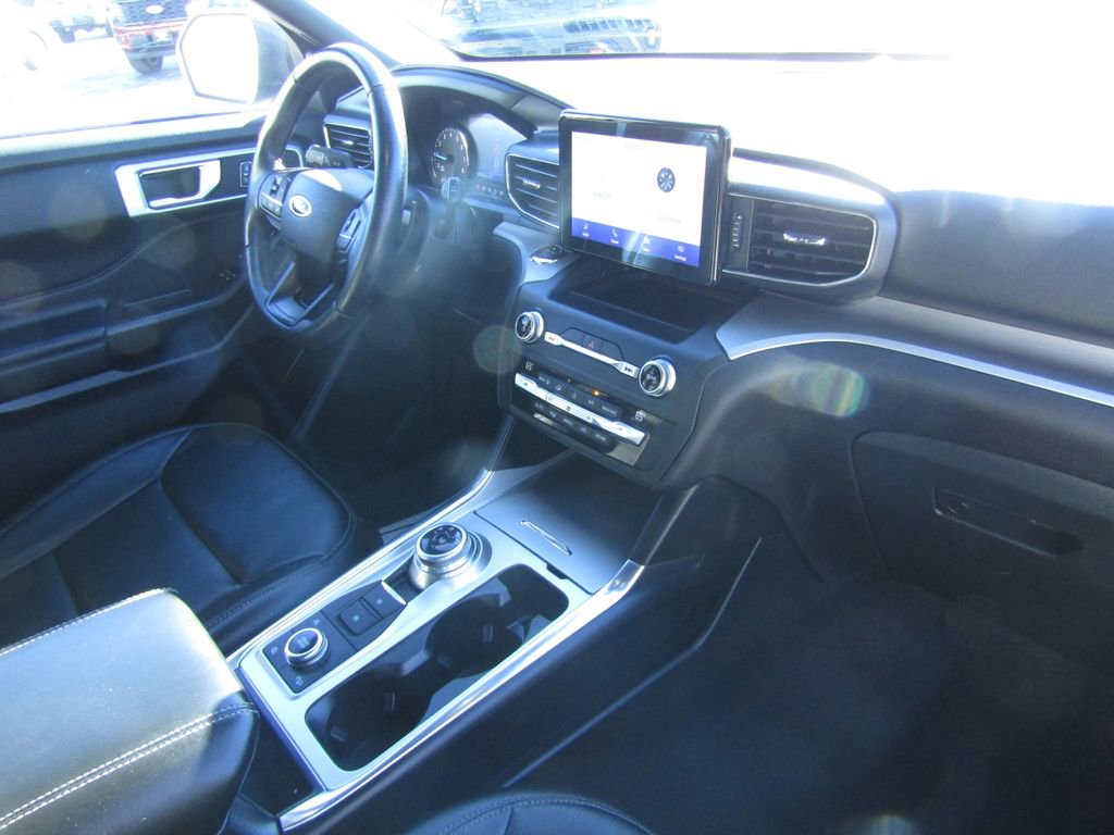 Used 2020 Ford Explorer XLT w/ Equipment Group 202A image 18