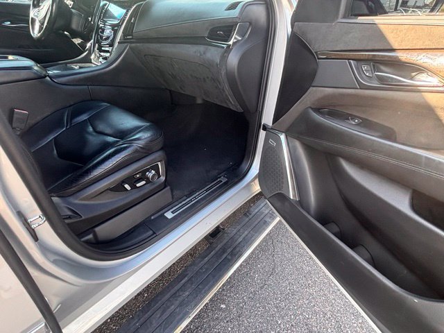 Used 2018 Cadillac Escalade Platinum RWD image 15
