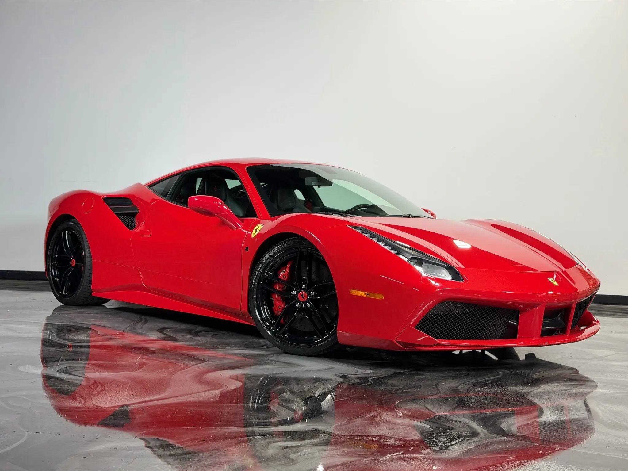 Used 2016 Ferrari 488 GTB image 15