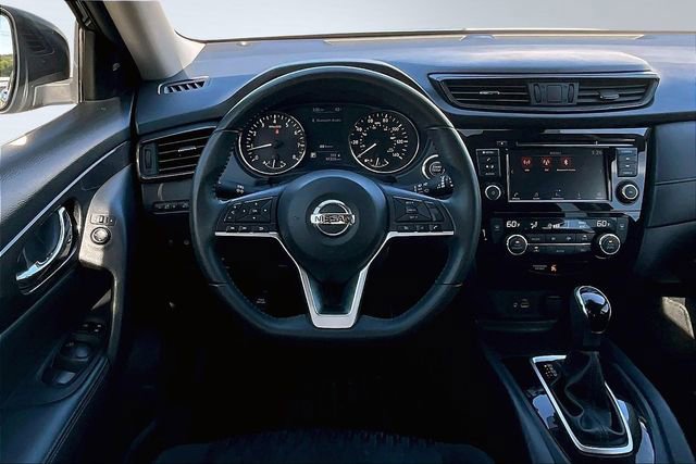 Used 2020 Nissan Rogue SV image 9
