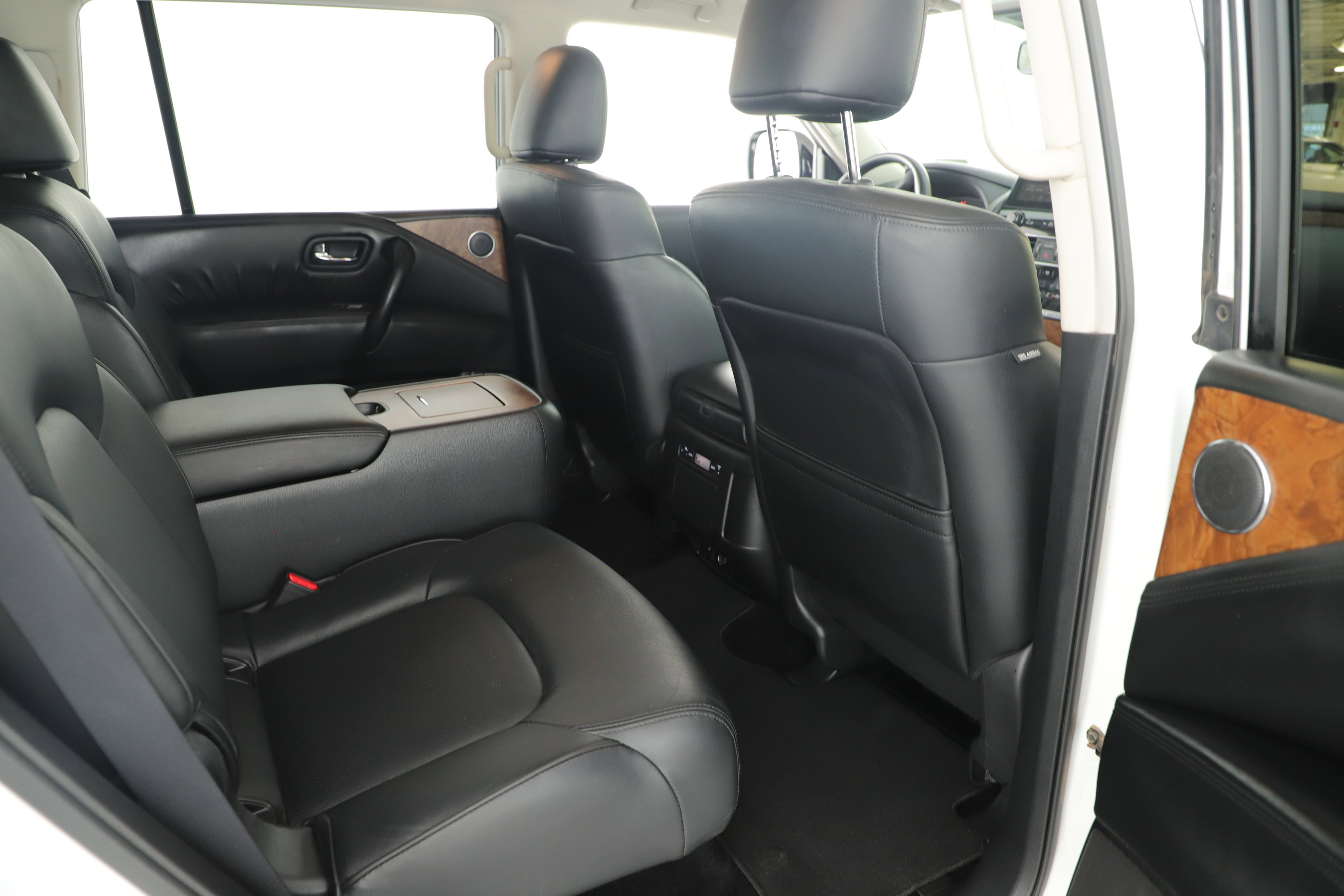Used 2024 Nissan Armada SL w/ Captain's Chairs Package image 24