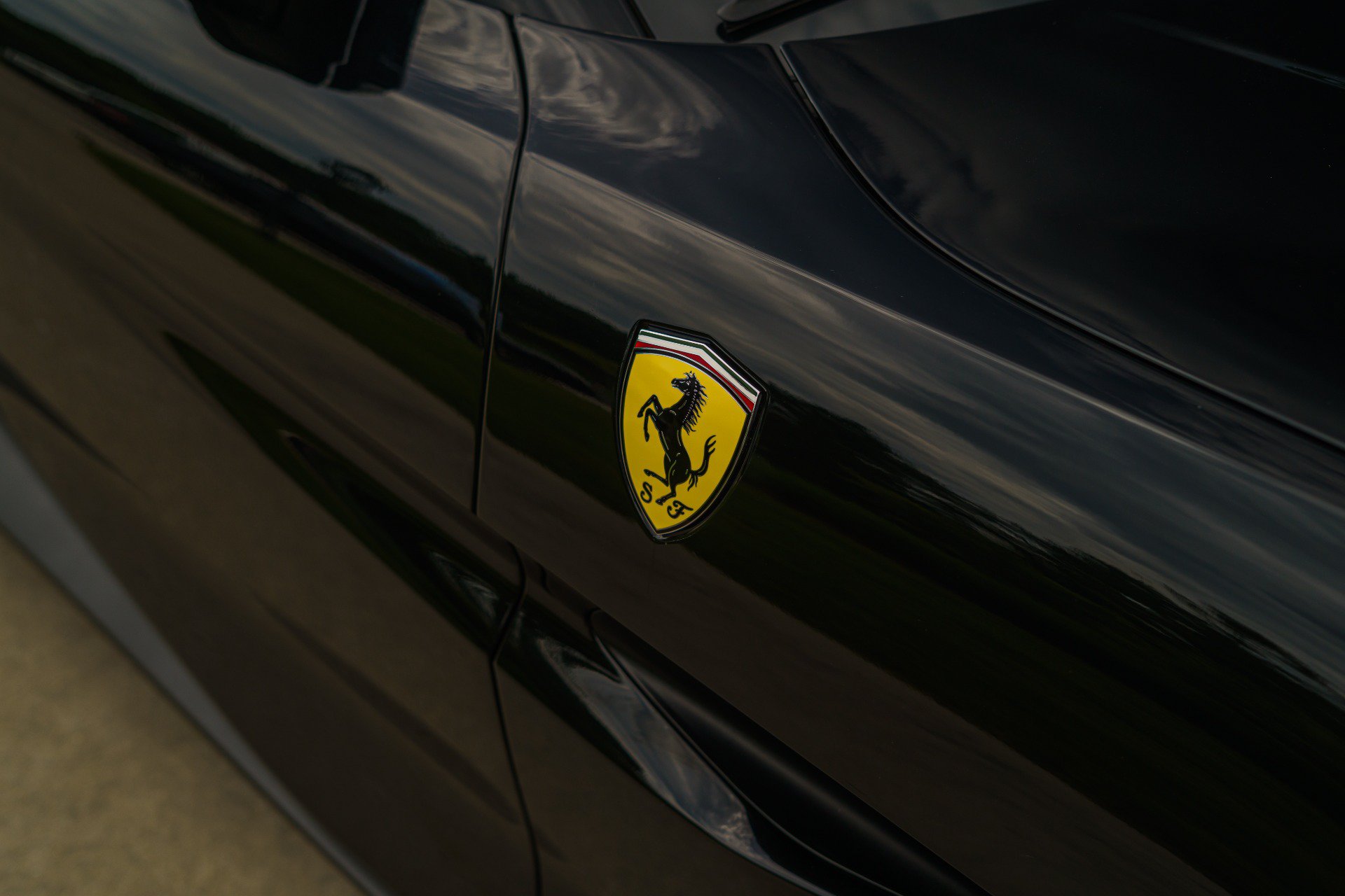 Used 2019 Ferrari Portofino RWD image 19