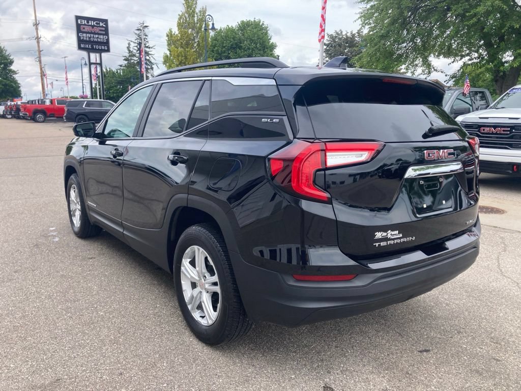 Used 2024 GMC Terrain SLE w/ Driver Convenience Package AWD/4WD image 7