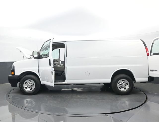 Used 2020 Chevrolet Express 2500 w/ Driver Convenience Package RWD image 31